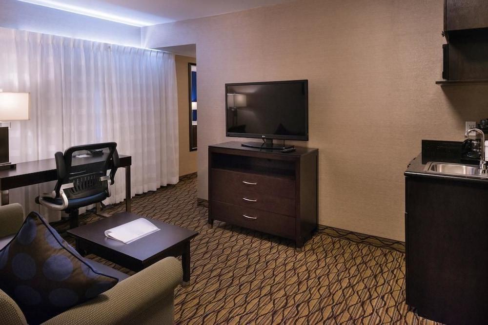 Holiday Inn Express & Suites Pasadena - Los Angeles By Ihg Eksteriør billede