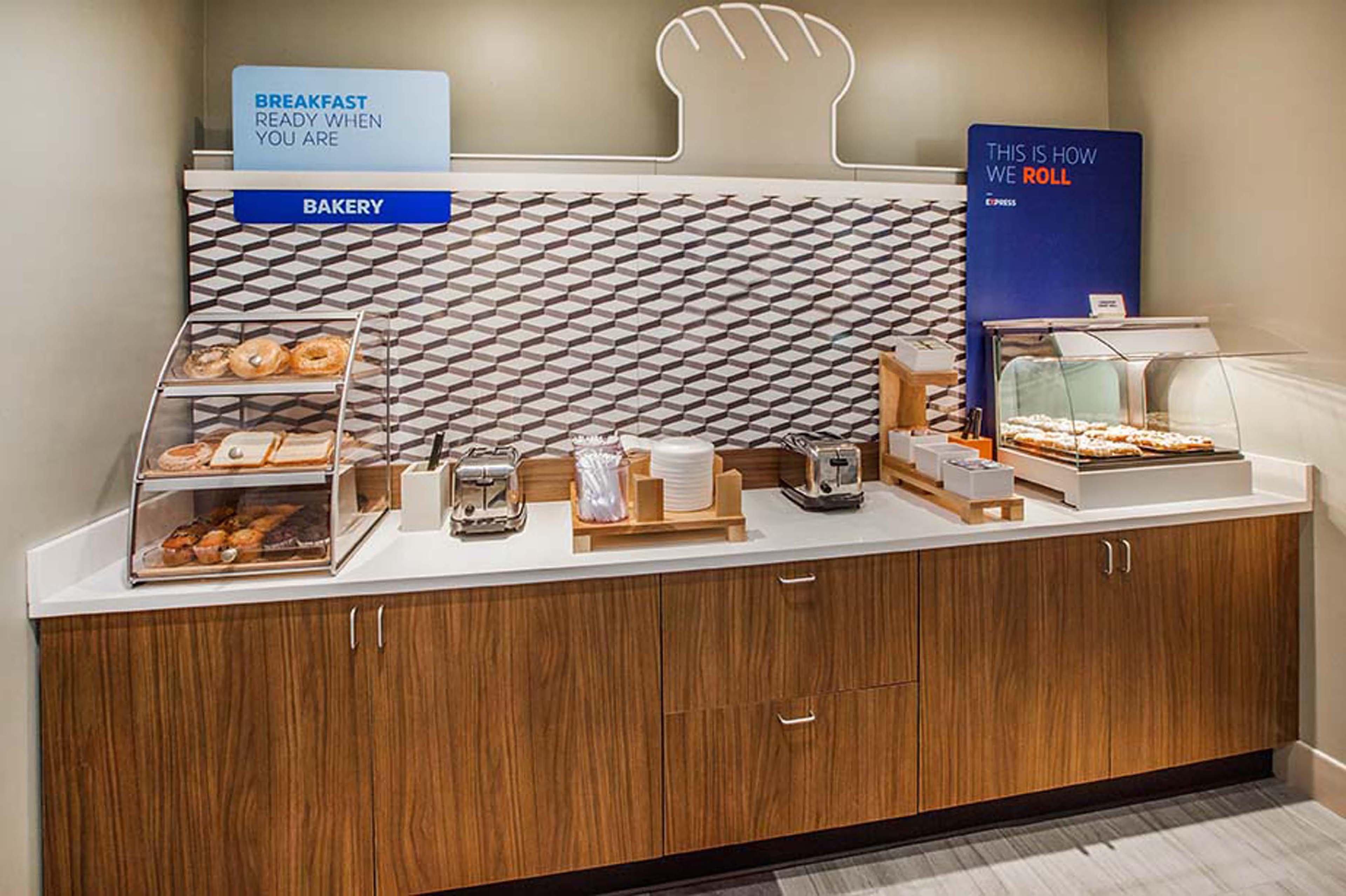 Holiday Inn Express & Suites Pasadena - Los Angeles By Ihg Eksteriør billede