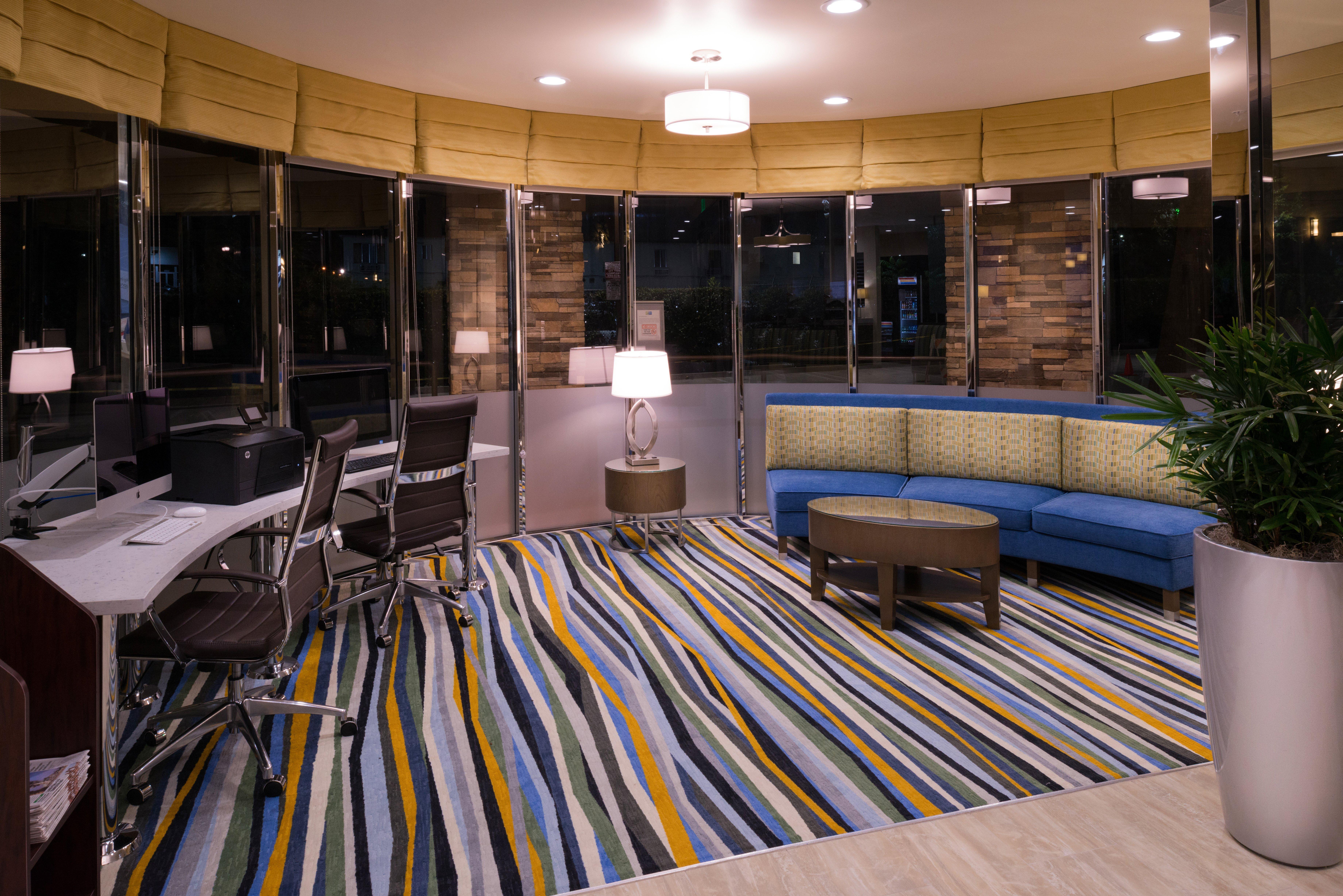 Holiday Inn Express & Suites Pasadena - Los Angeles By Ihg Eksteriør billede