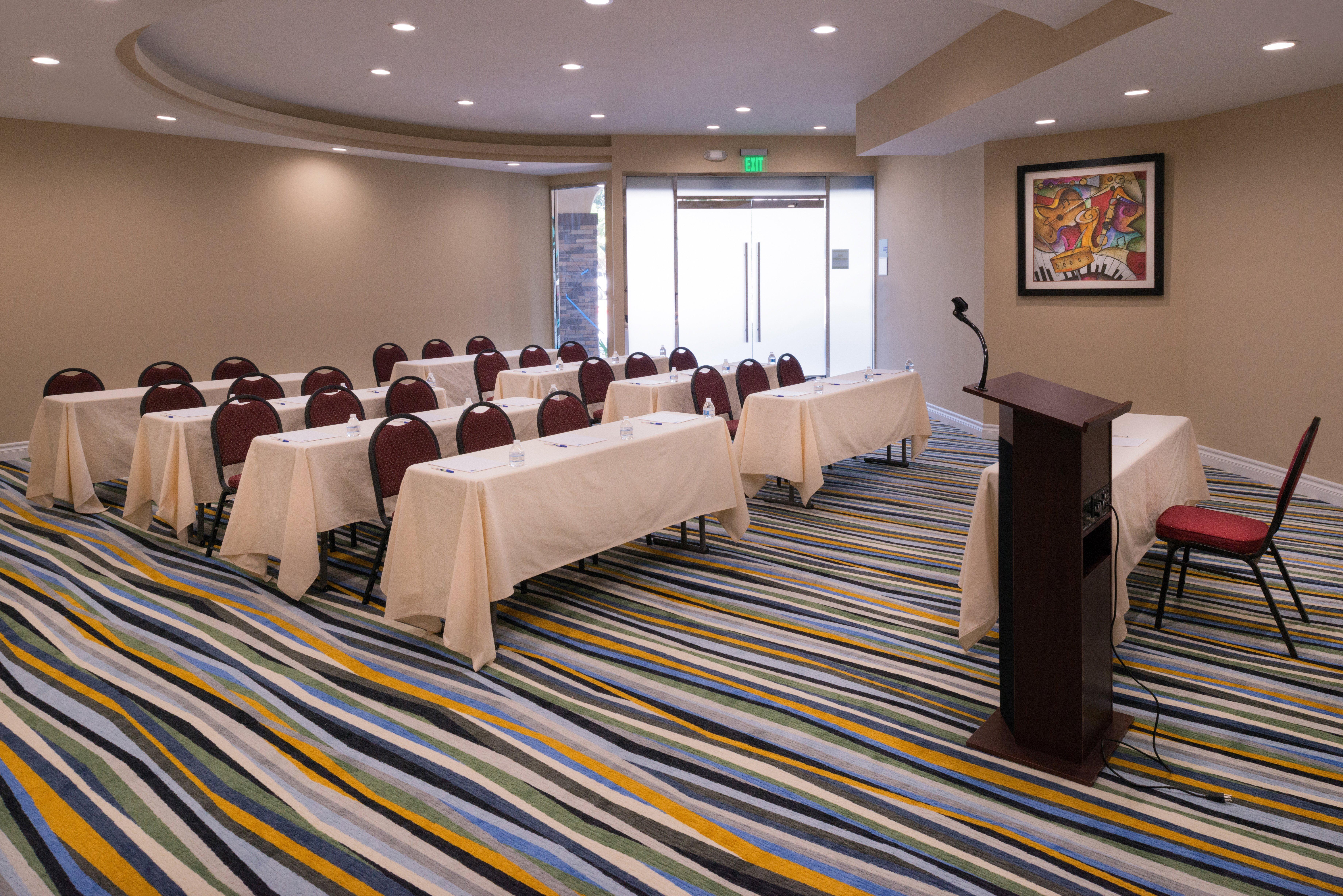 Holiday Inn Express & Suites Pasadena - Los Angeles By Ihg Eksteriør billede