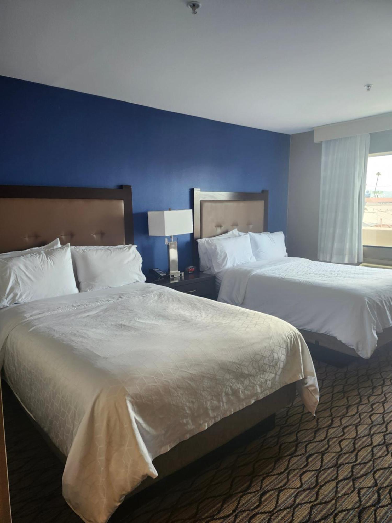Holiday Inn Express & Suites Pasadena - Los Angeles By Ihg Eksteriør billede