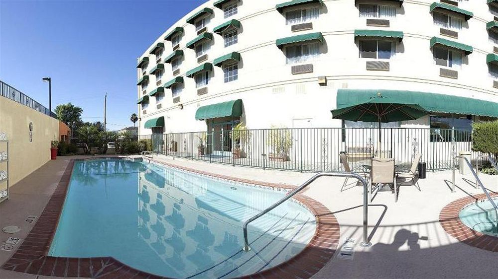Holiday Inn Express & Suites Pasadena - Los Angeles By Ihg Eksteriør billede