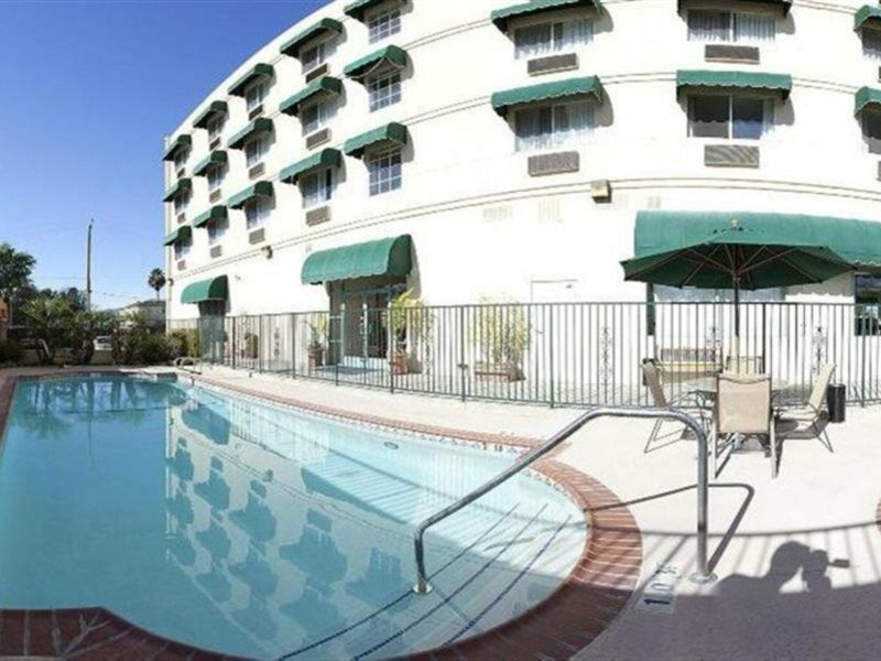 Holiday Inn Express & Suites Pasadena - Los Angeles By Ihg Eksteriør billede