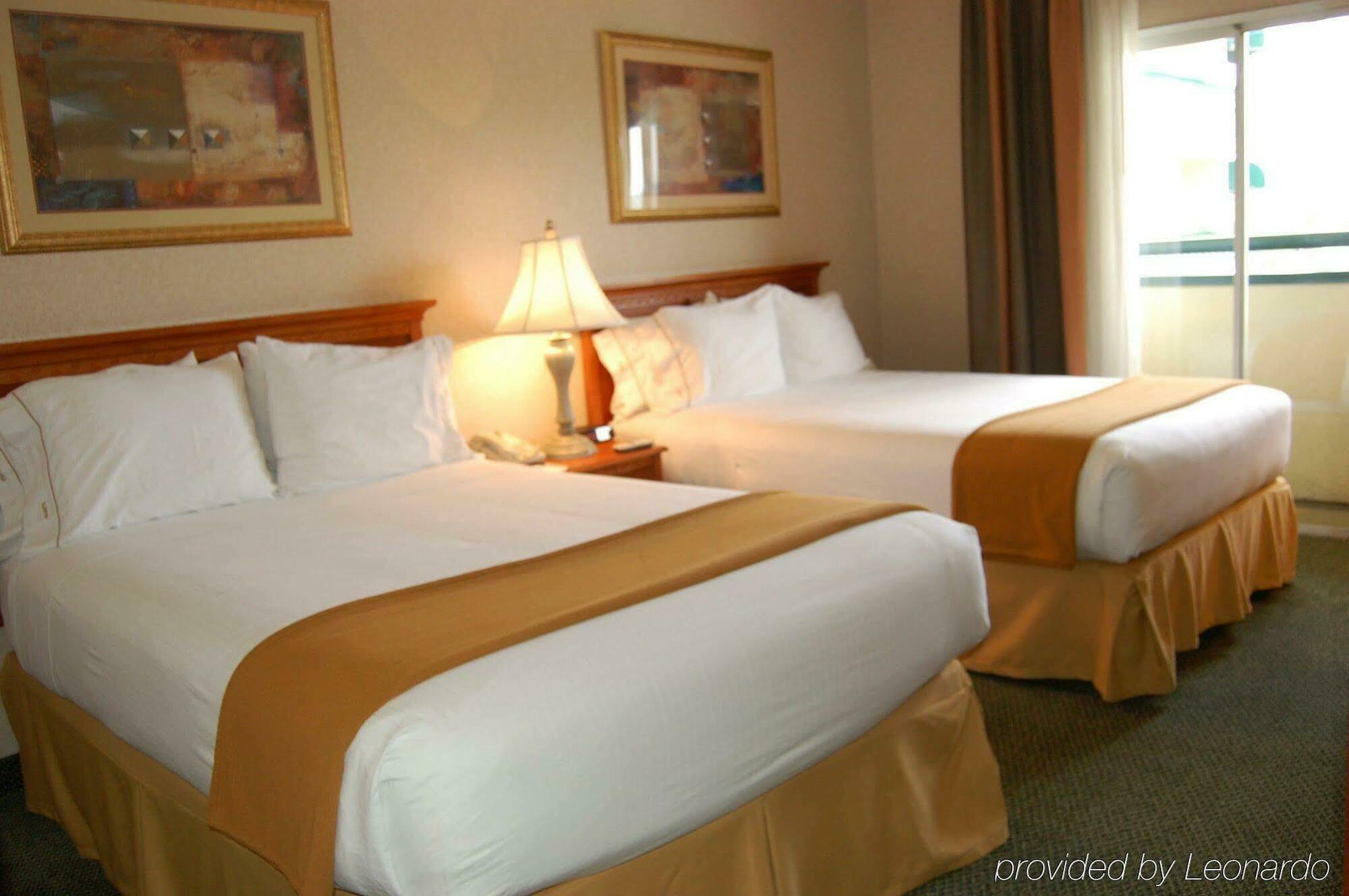 Holiday Inn Express & Suites Pasadena - Los Angeles By Ihg Værelse billede